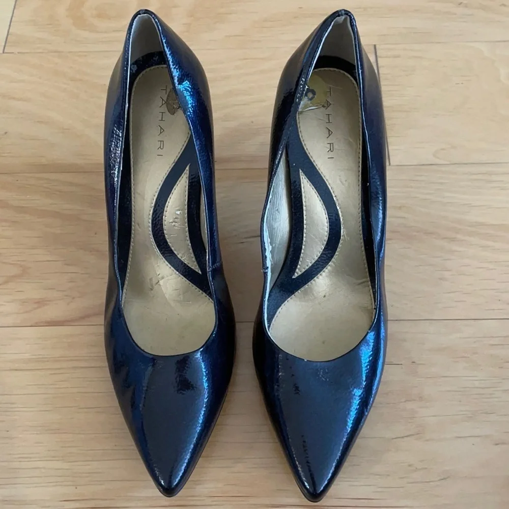 Tahari Malka black pointy toe heel